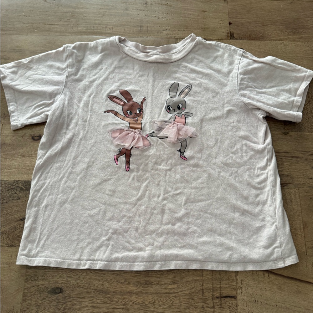 H&M cream cute T-Shirt with Dancing ballerina Bunnies size 8-10 years